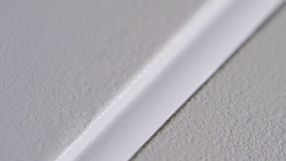 White aluminium
