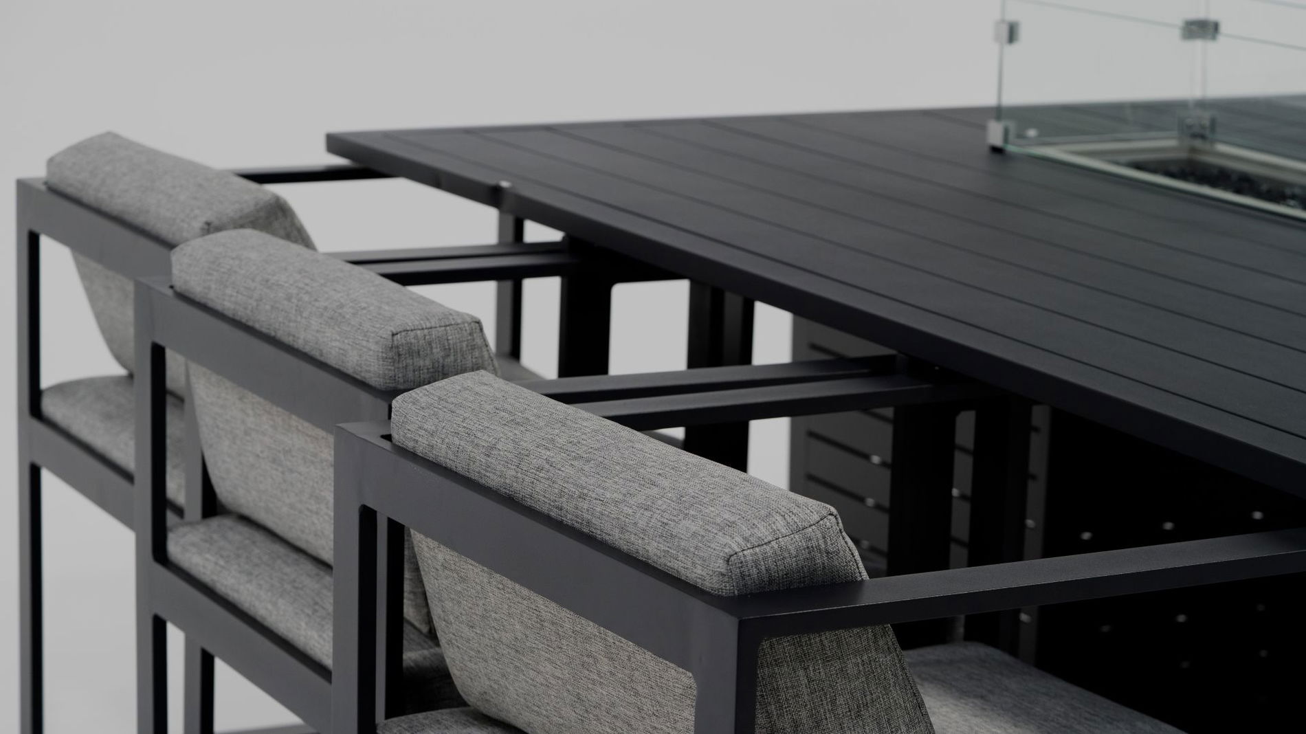 Ricardo with Firepit (Anthracite aluminium)